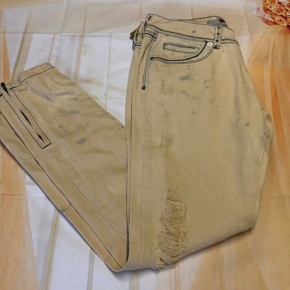 Colcci Women's Jeans Cream Distressed Size 4